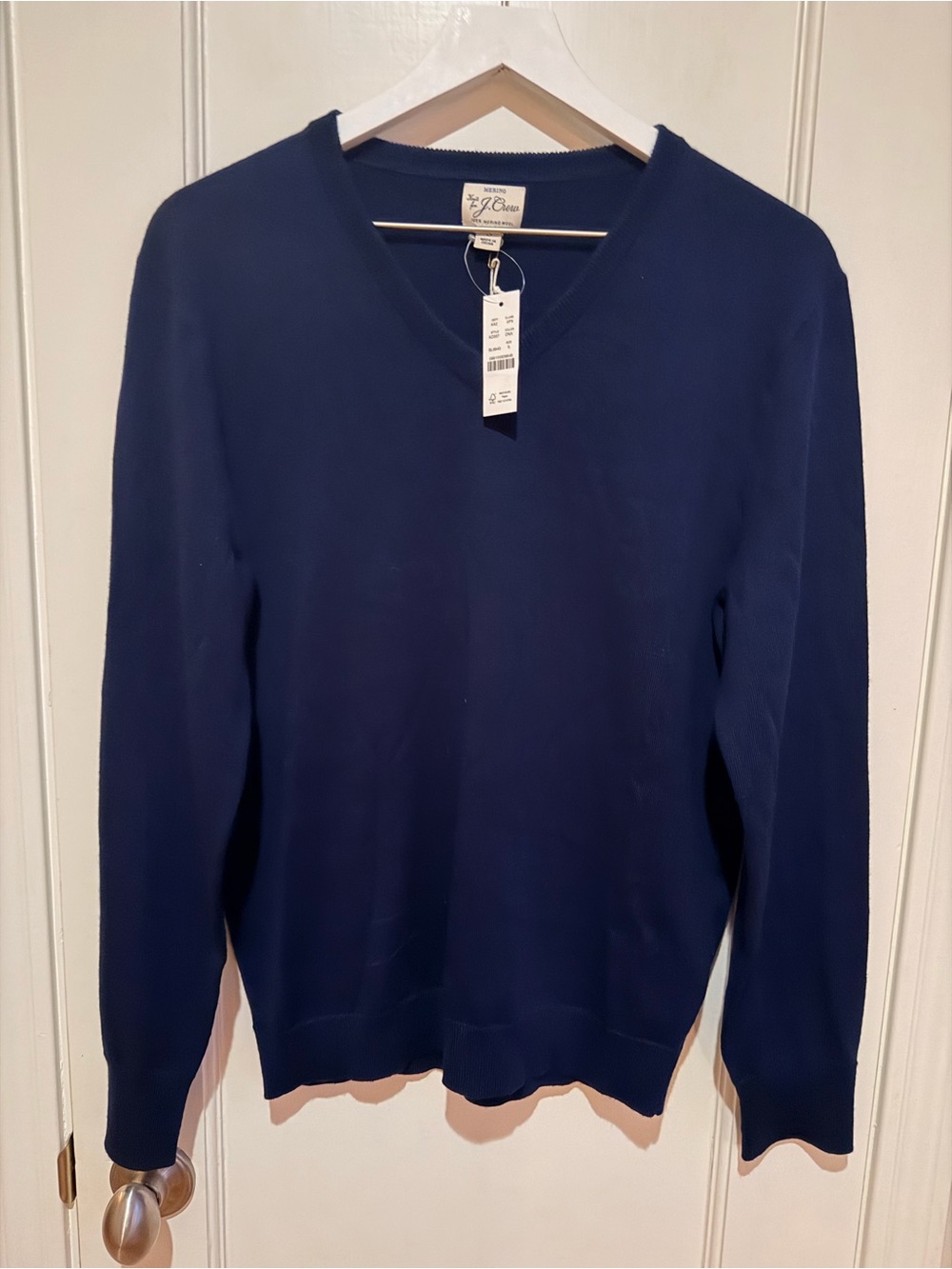 J. Crew Men's V-Neck Sweater in Navy - Picture 4 of 9